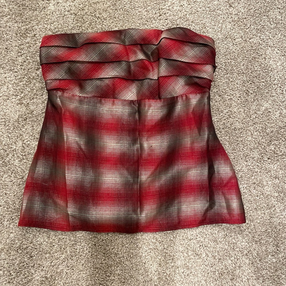 The limited strapless pleated flare top with side zip.